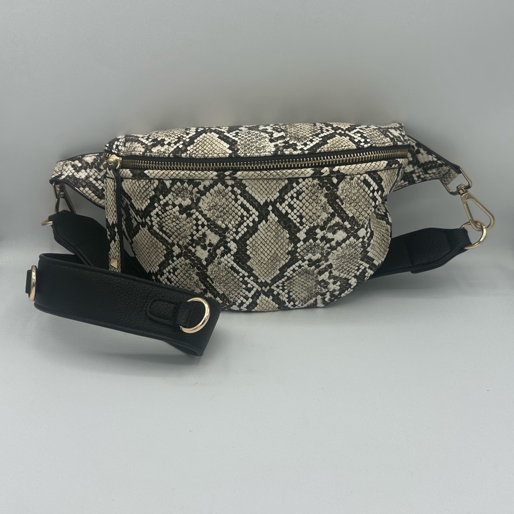 Snakeskin Patterned Crossbody Bag - Picture 2 of 3